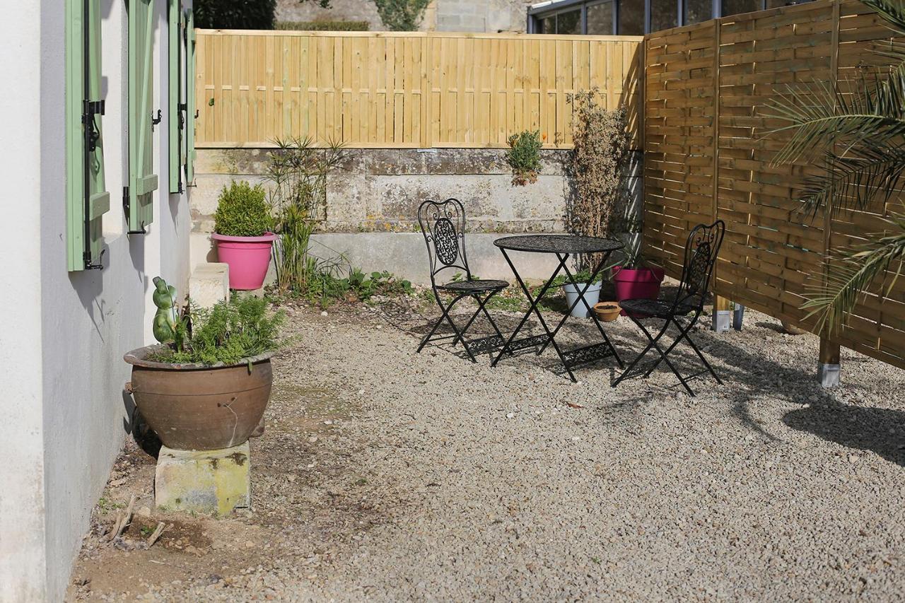Le Gite Vert Saint-Germain-de-Lusignan Exterior foto